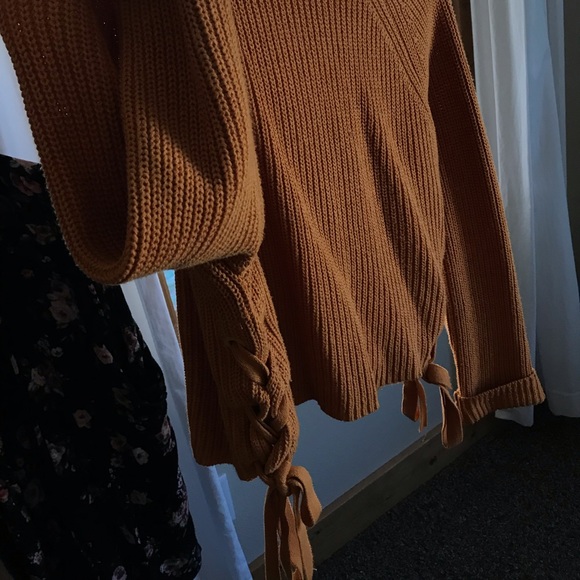 Yellow laced-up ribbon sweater - Picture 4 of 4